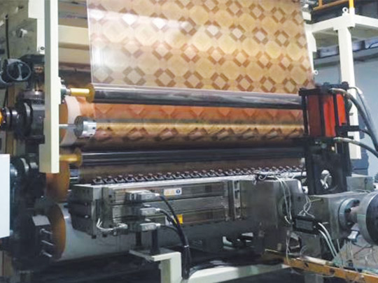 PVC復(fù)合地板革生產(chǎn)線(xiàn)